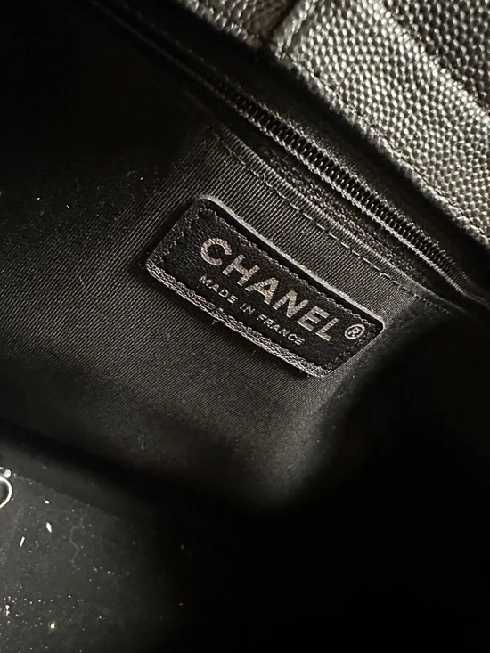 Calfskin Quilted Timeless Tote medium - Picture 3 of 6